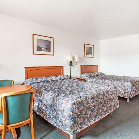 Americas Best Value Inn Wendover Exteriör bild