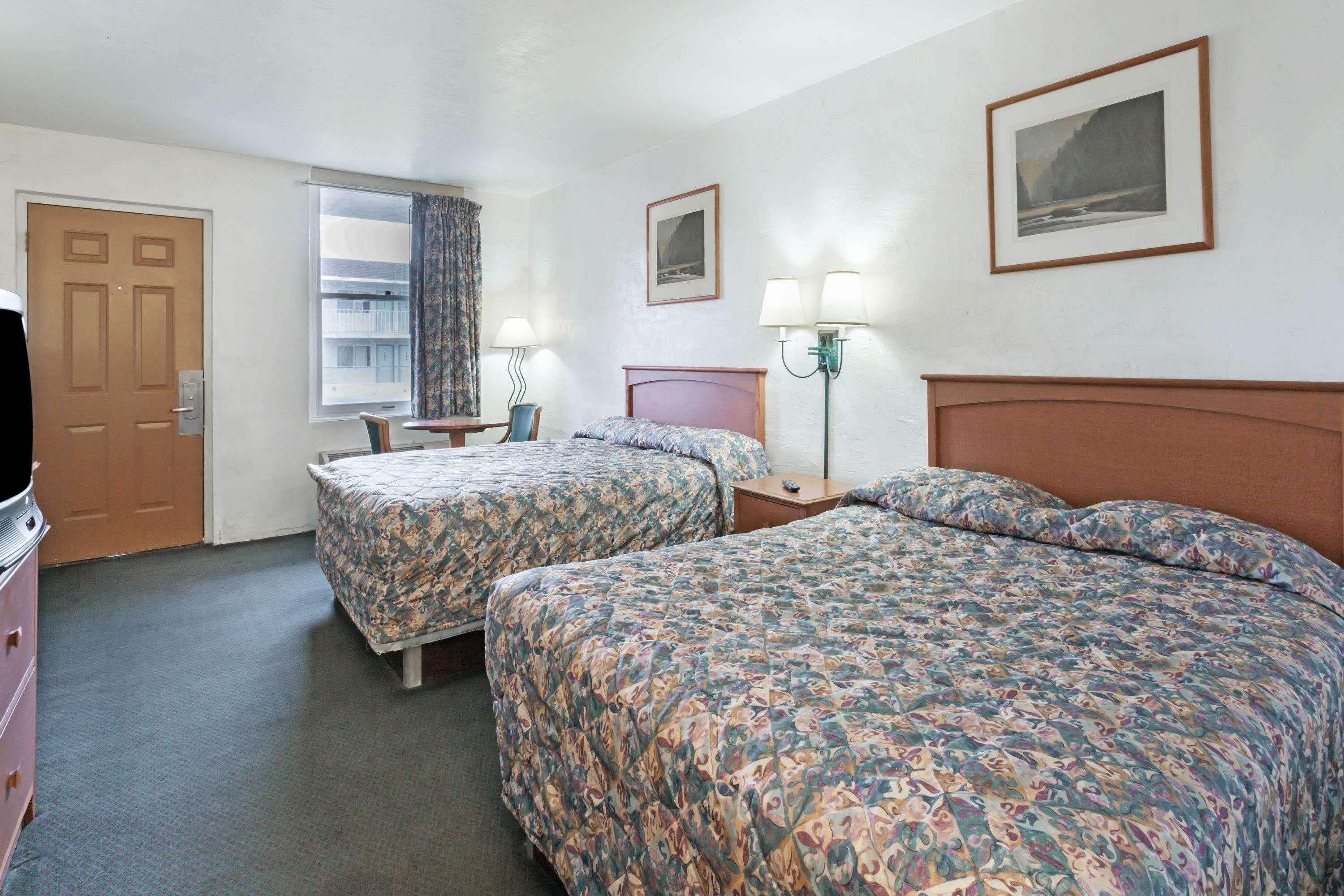 Americas Best Value Inn Wendover Exteriör bild