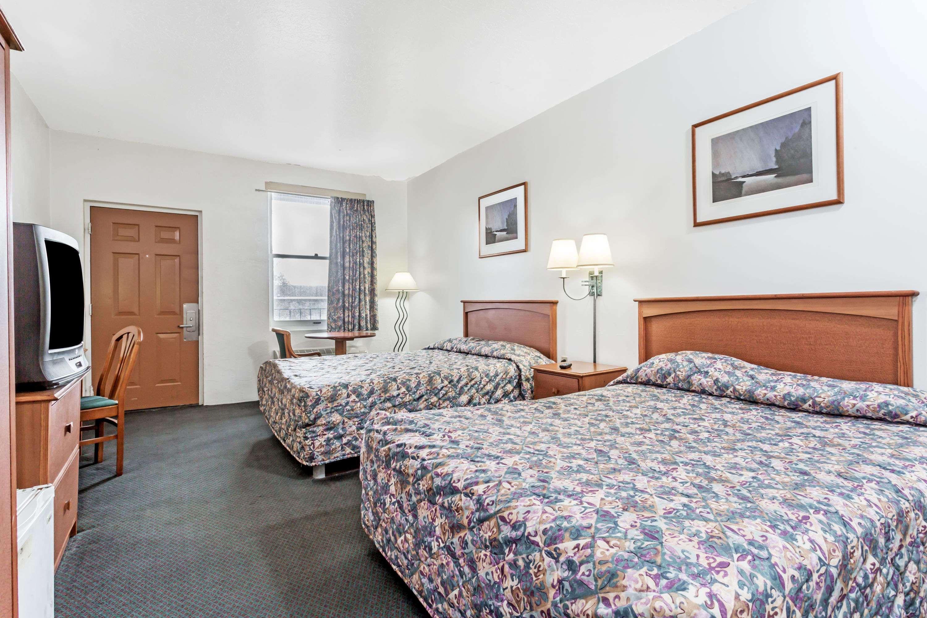 Americas Best Value Inn Wendover Exteriör bild