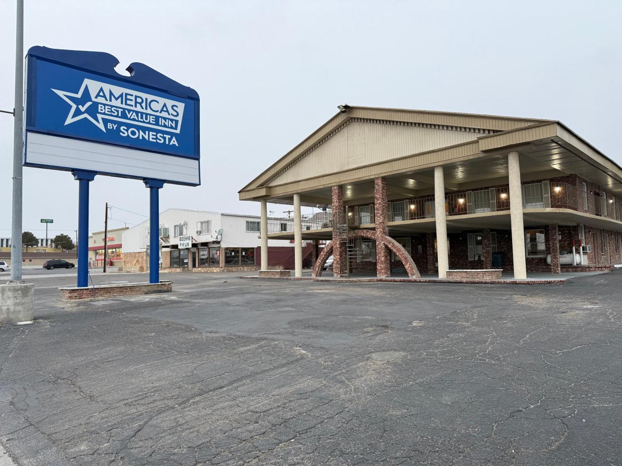 Americas Best Value Inn Wendover Exteriör bild