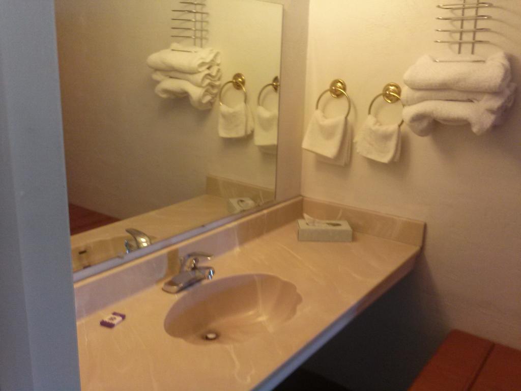 Americas Best Value Inn Wendover Rum bild